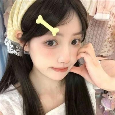 夹缝中 海报